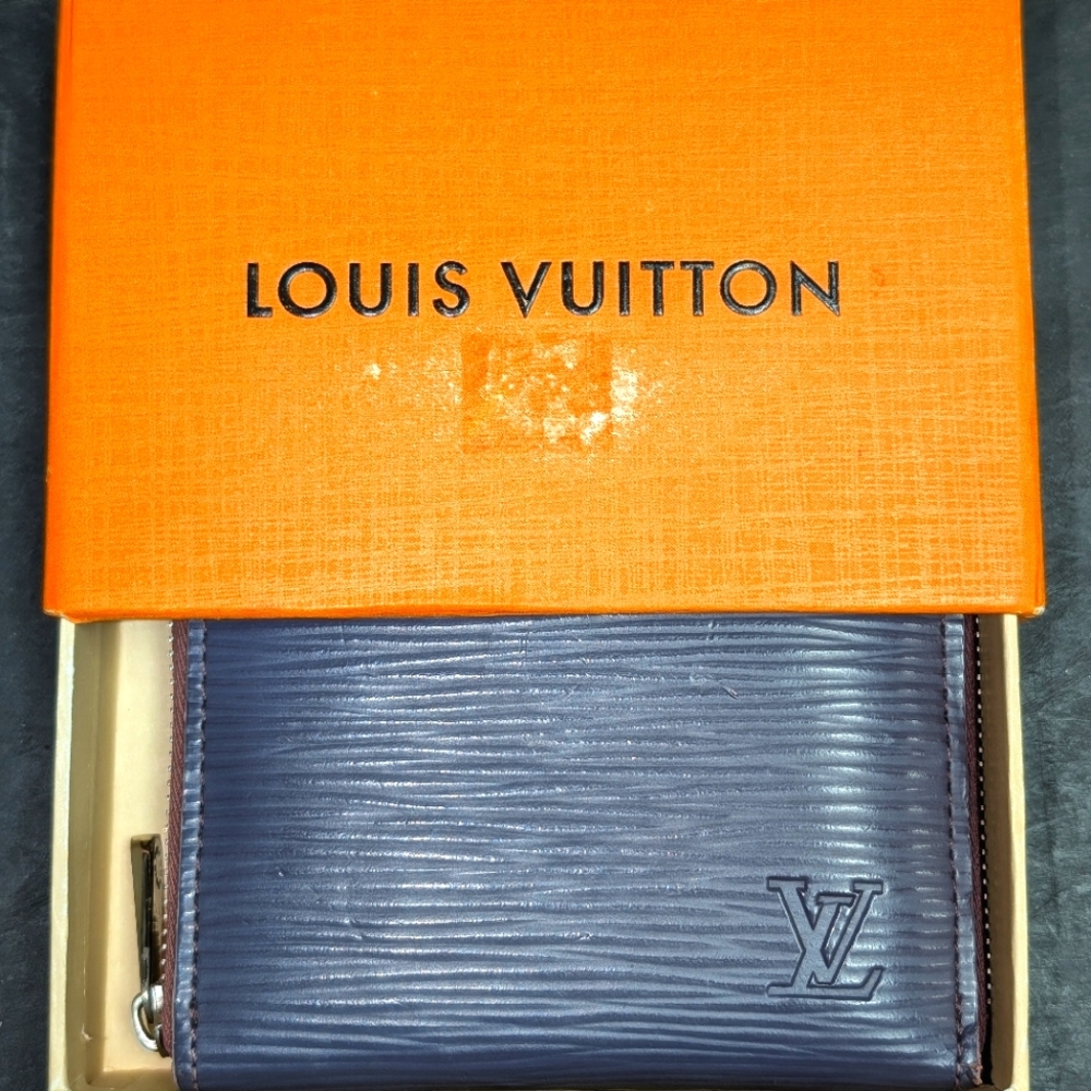 EUC Authentic Louis Vuitton Epi Rare Coin Purse